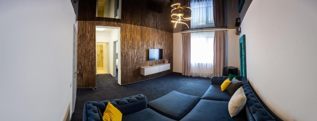 Готель Renato House Тиргу-Жіу Екстер'єр фото